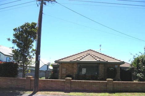 Photo of property in 1/1 Stratford Avenue, Milford, Auckland, 0620