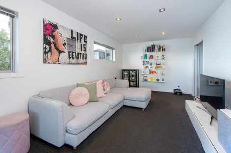 Photo of property in 19a Hyde Road, Rothesay Bay, Auckland, 0630