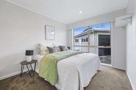 Photo of property in 34 Beechdale Crescent, Pakuranga Heights, Auckland, 2010