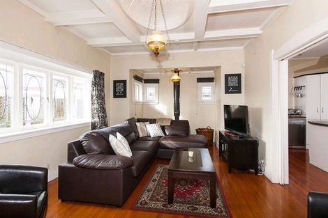 Photo of property in 16 Jasper Avenue, Mount Roskill, Auckland, 1041