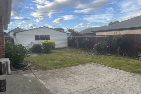 Photo of property in 32 Avonhead Road, Avonhead, Christchurch, 8042