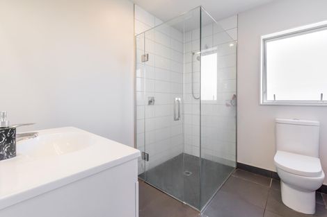 Photo of property in 36 Makora Road, Massey, Auckland, 0614