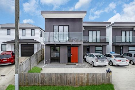 Photo of property in 4/13 Sarona Avenue, Glen Eden, Auckland, 0602