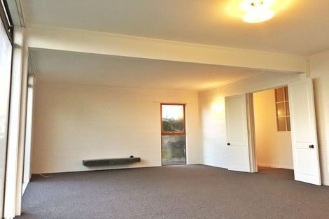 Photo of property in 24 The Esplanade, Eastern Beach, Auckland, 2012