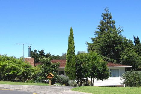 Photo of property in 27 Wernham Place, Northcote, Auckland, 0626