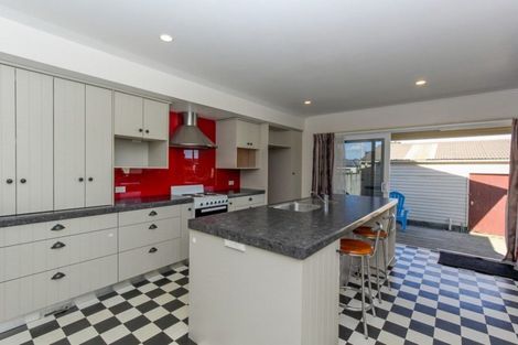 Photo of property in 11 Truby King Street, Merrilands, New Plymouth, 4312