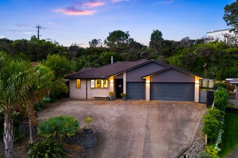 Photo of property in 23 Waldorf Crescent, Orewa, 0931