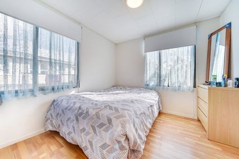 Photo of property in 1b Bamboo Grove, Kelston, Auckland, 0602