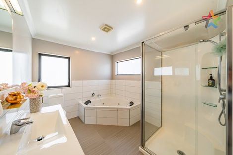 Photo of property in 8a Glen Iris Grove, Woburn, Lower Hutt, 5010