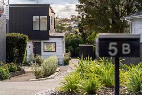 Photo of property in 5b Nea Place, Hillcrest, Auckland, 0627