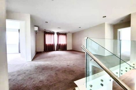 Photo of property in 4a Marina View Drive, West Harbour, Auckland, 0618