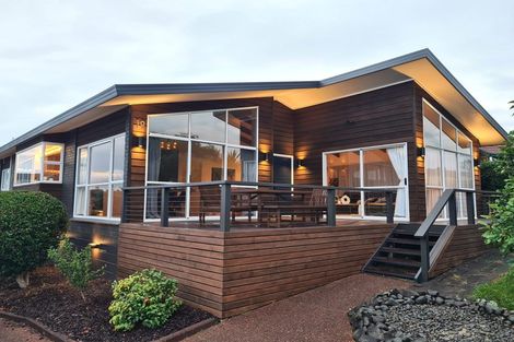 Photo of property in 19 Westpark Drive, West Harbour, Auckland, 0618