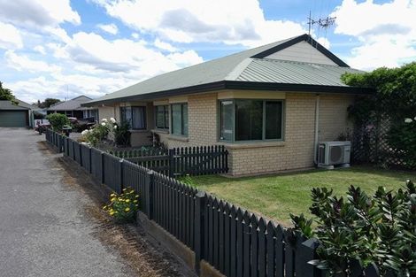 Photo of property in 9 Edgecombe Court, Roslyn, Palmerston North, 4414