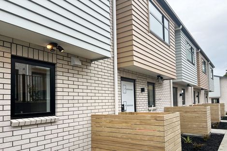 Photo of property in 4/5 Peverill Crescent, Papatoetoe, Auckland, 2025