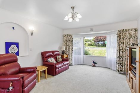 Photo of property in 2 Te Maku Grove, Waikanae, 5036