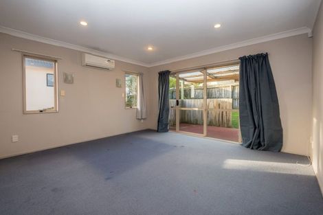 Photo of property in 42 Mandeville Place, Unsworth Heights, Auckland, 0632