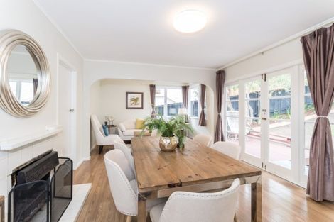 Photo of property in 75 Selwyn Crescent, Forrest Hill, Auckland, 0620