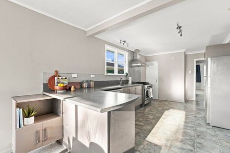 Photo of property in 31 Manuka Street, Castlecliff, Whanganui, 4501