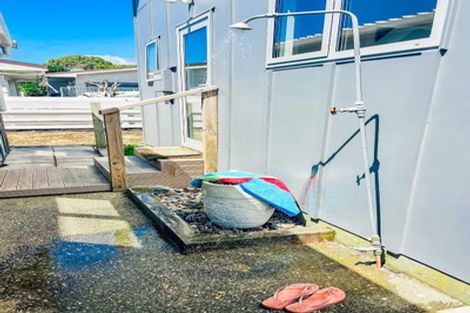 Photo of property in 14 Goldie Place, Waikanae Beach, Waikanae, 5036