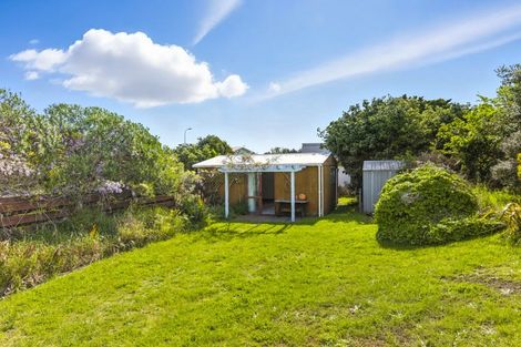 Photo of property in 29 Sarah Street, Waikawa Beach, Manakau, 5573