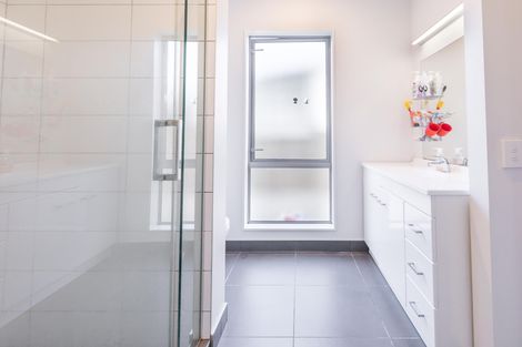 Photo of property in 36 Makora Road, Massey, Auckland, 0614