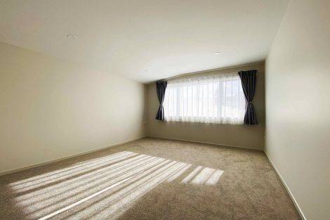 Photo of property in 38 Namsan Close, Fairview Heights, Auckland, 0632