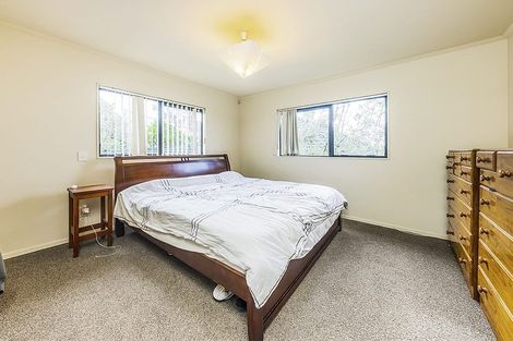 Photo of property in 28 Ronald Macken Place, Windsor Park, Auckland, 0632
