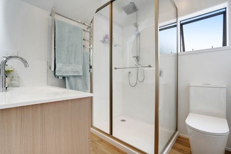 Photo of property in 2/5 Eugen Place, Bayview, Auckland, 0629