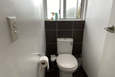 Photo of property in 1/284 Sunset Road, Windsor Park, Auckland, 0632