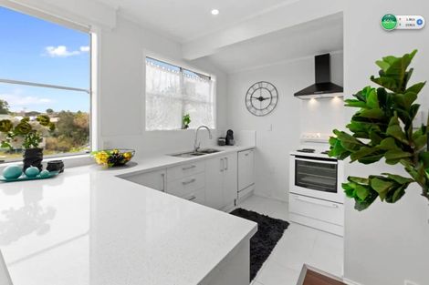 Photo of property in 54 Awaroa Road, Sunnyvale, Auckland, 0612