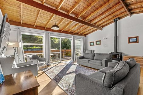 Photo of property in 1 Cross Street, Raglan, 3225