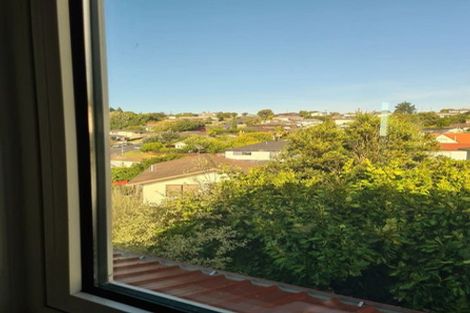 Photo of property in 36 Trias Road, Totara Vale, Auckland, 0629