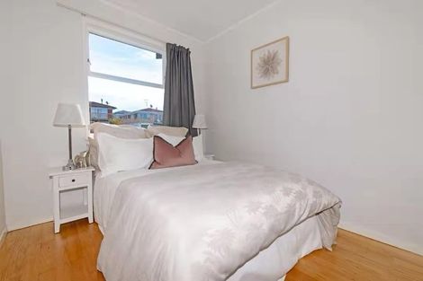 Photo of property in 5 Bodi Place, Te Atatu South, Auckland, 0610