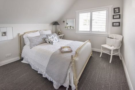 Photo of property in 10 Queens Parade, Devonport, Auckland, 0624