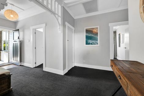 Photo of property in 76 Paynters Avenue, Strandon, New Plymouth, 4312