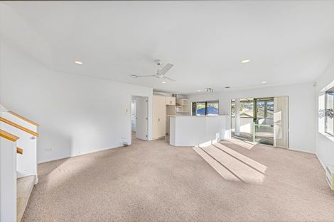 Photo of property in 6 Palmgreen Court, Stanmore Bay, Whangaparaoa, 0932