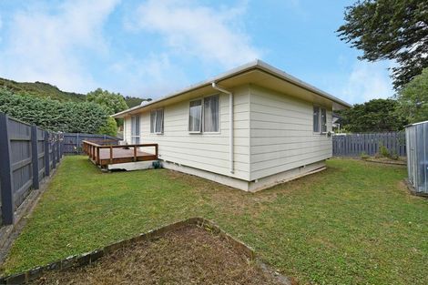 Photo of property in 16 Oaklands Grove, Clouston Park, Upper Hutt, 5018