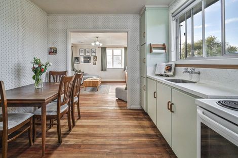 Photo of property in 714 Grove Road, Mayfair, Hastings, 4122