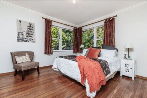 Photo of property in 49 Totaravale Drive, Totara Vale, Auckland, 0629