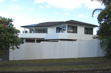 Photo of property in 4 Javelin Place, West Harbour, Auckland, 0618