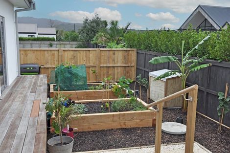 Photo of property in 52 Sandpiper Avenue, Point Wells, 0986