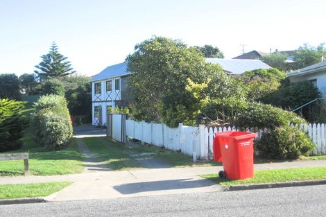 Photo of property in 39 Gloaming Hill, Titahi Bay, Porirua, 5022