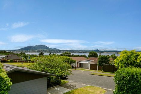 Photo of property in 9 Kinder Street, Acacia Bay, Taupo, 3330