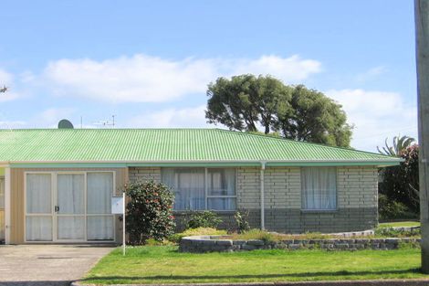 Photo of property in 2 Lachlan Avenue, Mount Maunganui, 3116