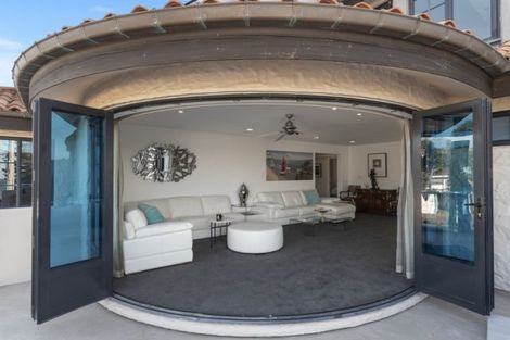 Photo of property in 1/60 Milford Road, Milford, Auckland, 0620