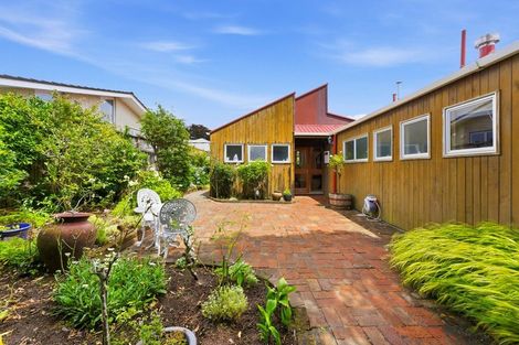 Photo of property in 5 Magnolia Drive, Westown, New Plymouth, 4310