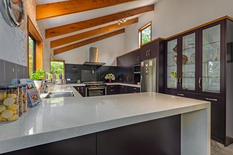 Photo of property in 28 Springdale Grove, Fitzherbert, Palmerston North, 4410