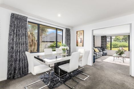 Photo of property in 73 Aotea Drive, Aotea, Porirua, 5024