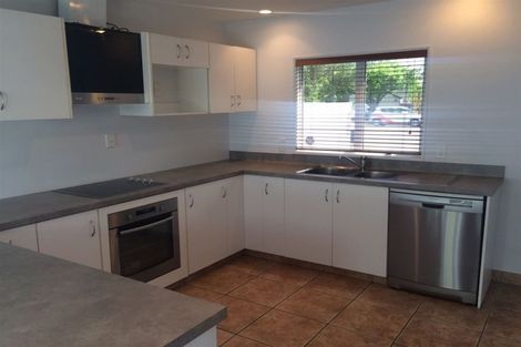 Photo of property in 1/148 Memorial Avenue, Burnside, Christchurch, 8053