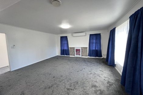 Photo of property in 79 Cobham Crescent, Kelston, Auckland, 0602